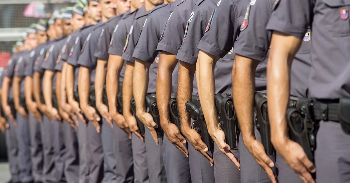 limite de idade pmdf, soldados em fila