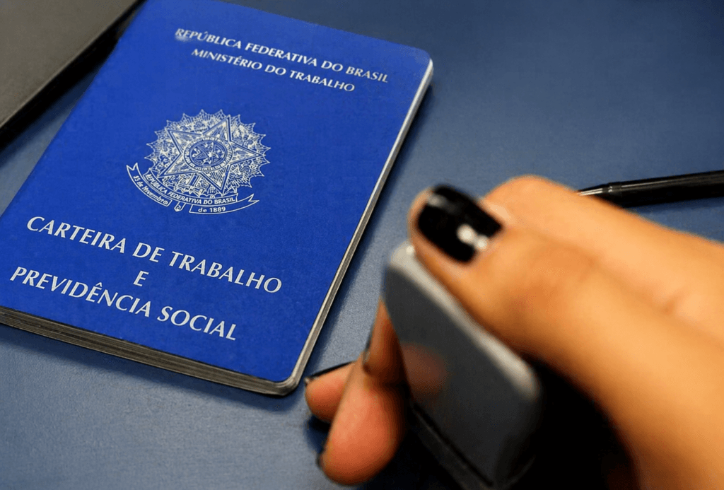 Servidor em licença não remunerada pode trabalhar: carteira de trabalho.