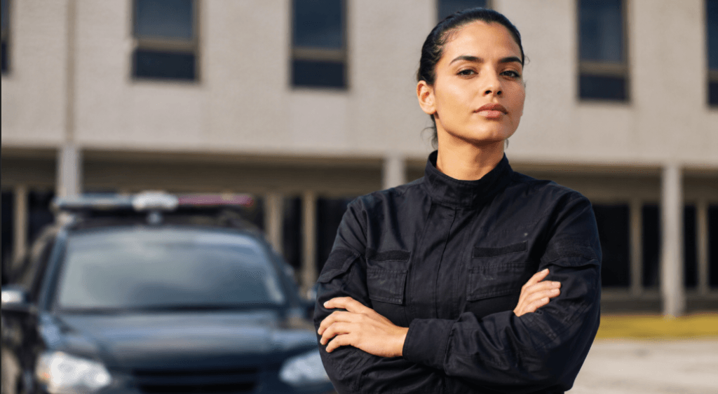 Limite de idade para entrar na polícia militar feminina: polícia militar feminina na rua.