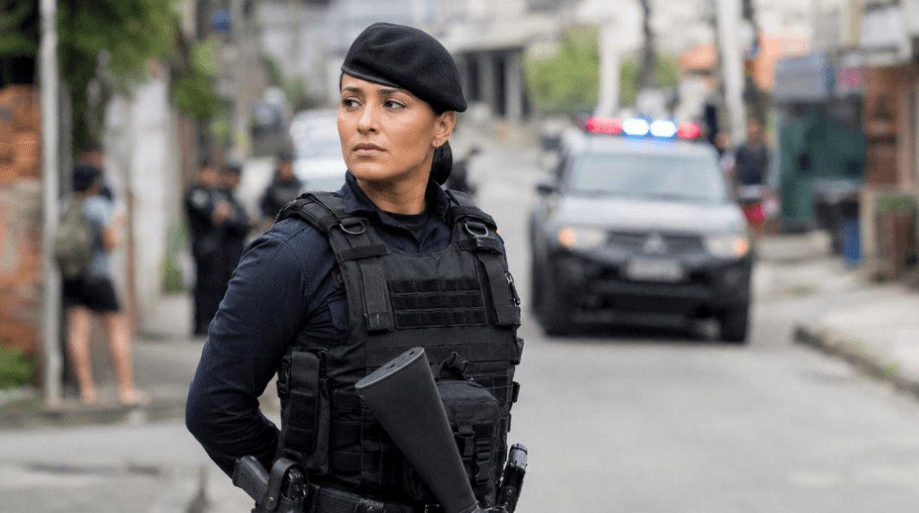 Limite de idade para entrar na polícia militar feminina: polícia militar feminina na rua.